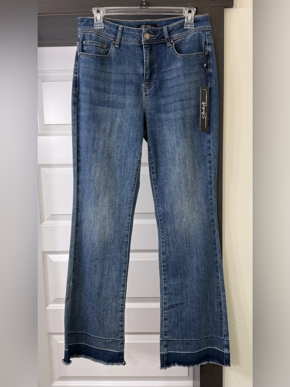 Charlie B Flare leg Jeans Women’s Size 8 New